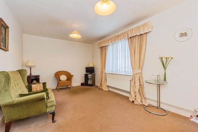 Flat 2, 28, Station Road, Wilmslow photo 4