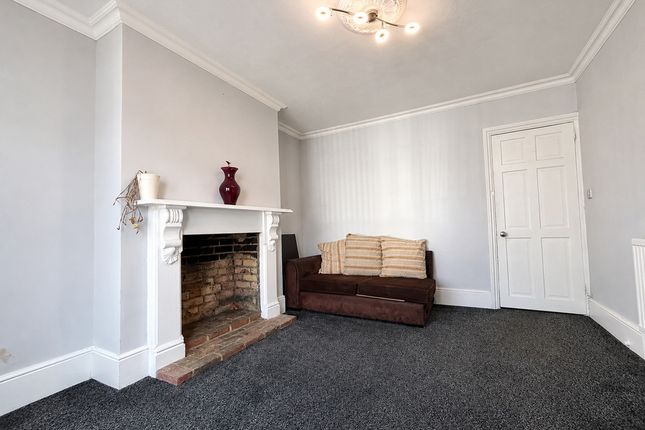 143, Dashwood Avenue, High Wycombe photo 2