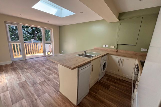24 Cedar Road, Southampton photo 3