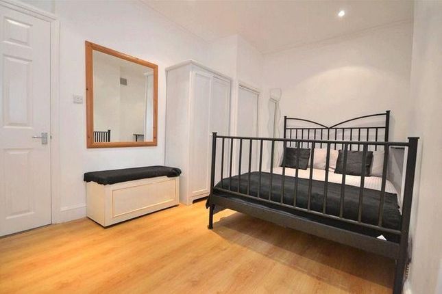 Flat to rent in West Barnes Lane, New Malden