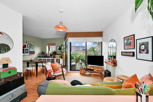 Flat 5, London photo 3