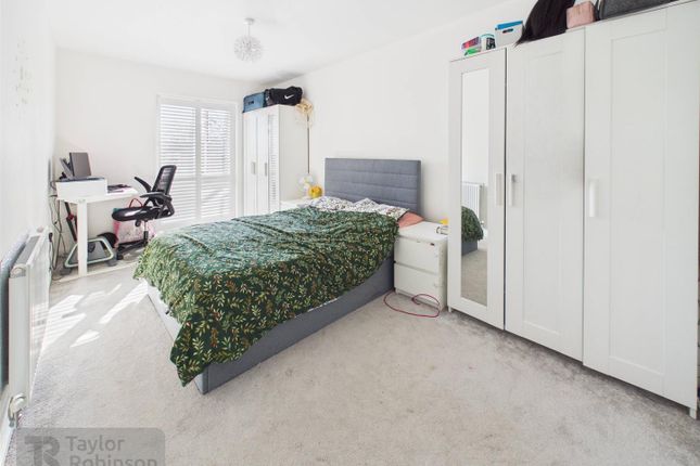 46, Bedivere Road, Crawley photo 5