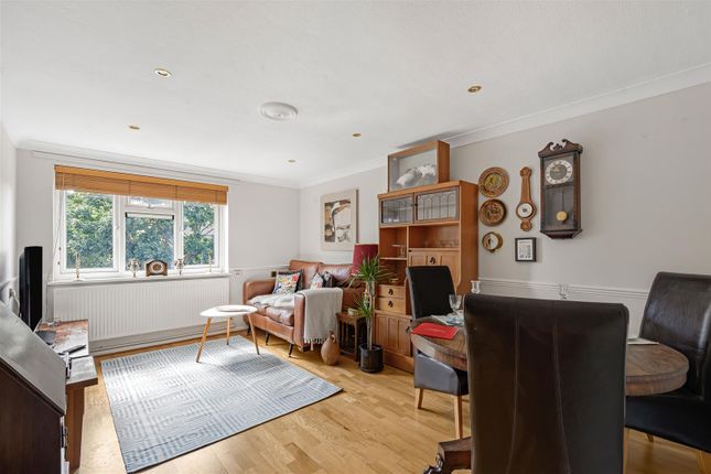 4, Farthings Close, Chingford photo 3