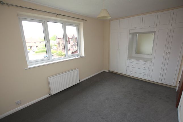 77, Tanyard Close, Horsham photo 3