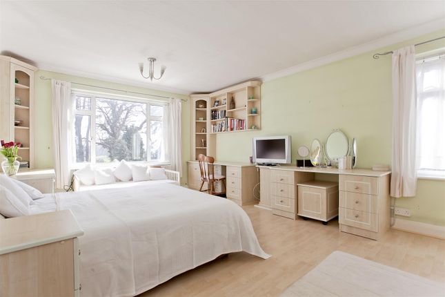 Property for sale in Old Park Ridings, London