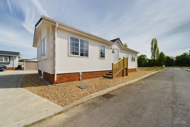 Thumbnail Mobile/park home for sale in Barton Broads Park, Maltkiln Road, Barton-Upon-Humber, North Lincolnshire