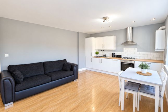 Flat 14, Park House 643-651 Staines Road, Feltham photo 4