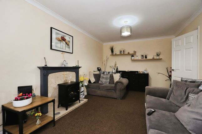 17, St. Andrews Green, Kidderminster photo 2