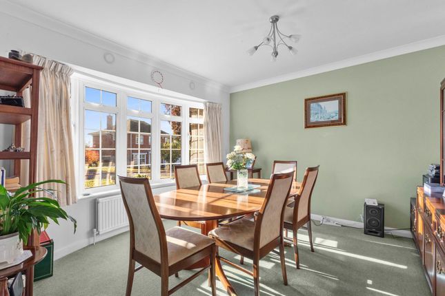 5 Kings Oak Close, Princes Risborough photo 4