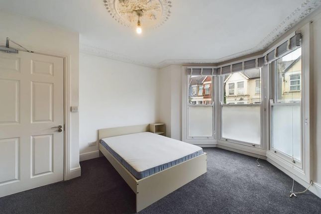 Room to rent in Wightman Road, London