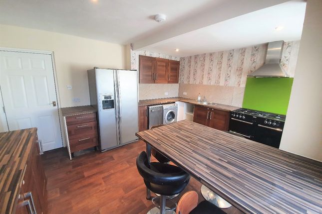 Room 5, 20 Whernside Way, Northampton photo 5