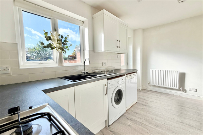 28, Leafe Close, Beeston, Nottingham photo 3