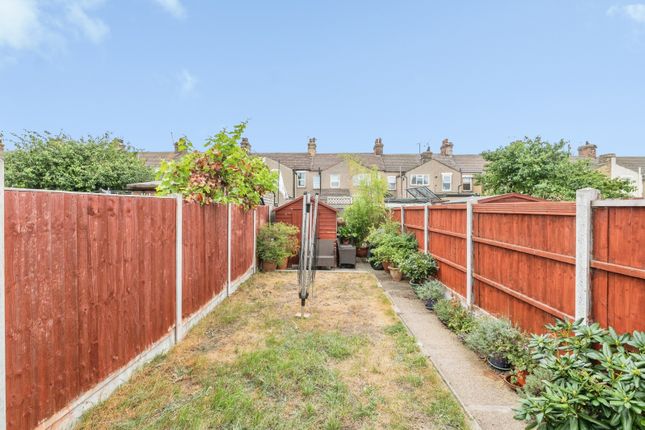 34, Castle Road, Essex photo 4