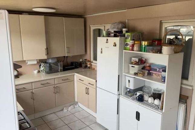 7, Pickwick Close, Hounslow photo 4