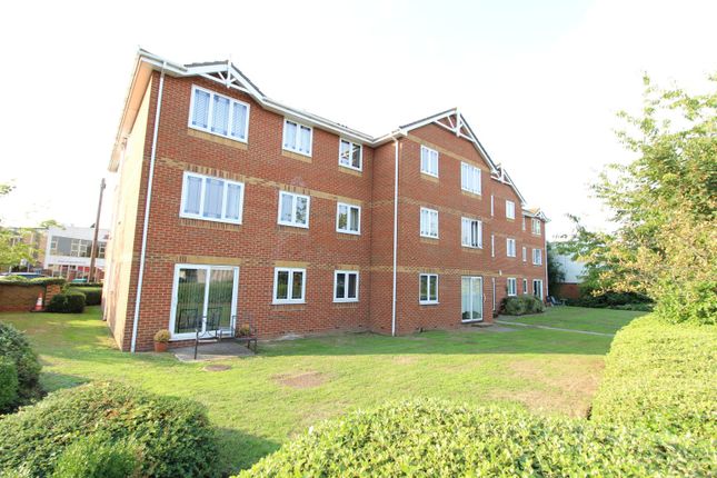 Thumbnail Flat to rent in Kings Lodge, Benfleet Road, Hadleigh