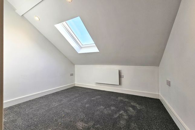Llantwit House, Flat 9, Main Road, PONTYPRIDD photo 5