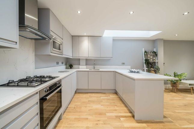 Flat 1, 12, Coverton Road, London photo 3