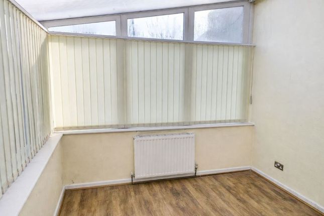 26, Leef Street, Huddersfield photo 4