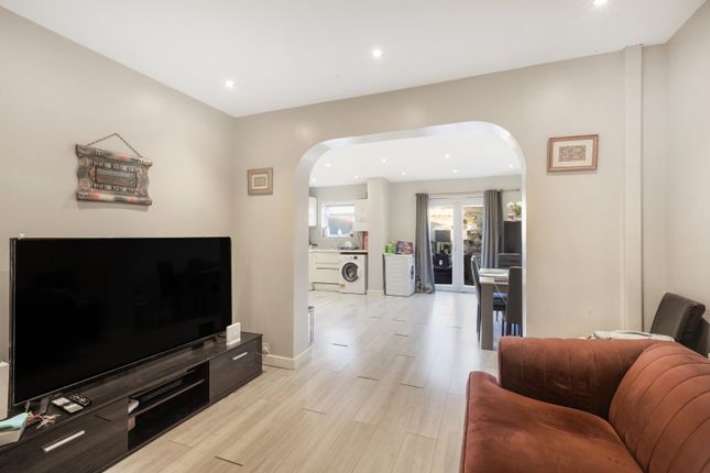19 Avondale Road, Harrow photo 4