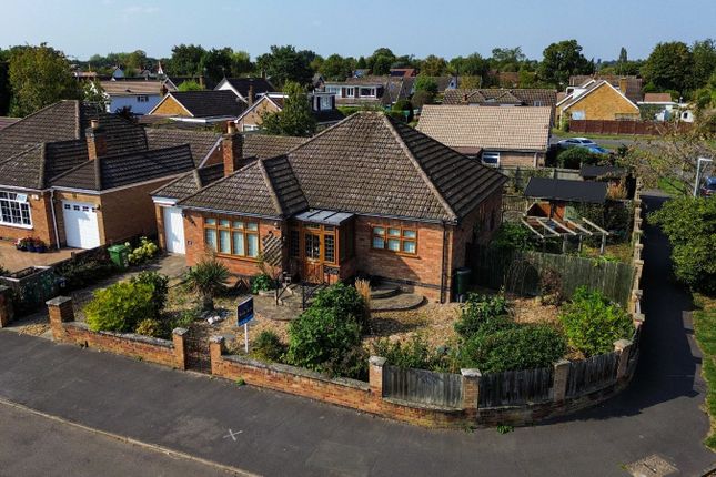 Thumbnail Bungalow for sale in Newfield Avenue, Kenilworth, Warwickshire