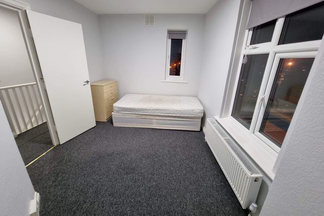 232a, High Road, Loughton, London  photo 4