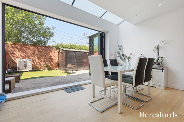 2, Lower Mead Close, Bishop's Stortford photo 2