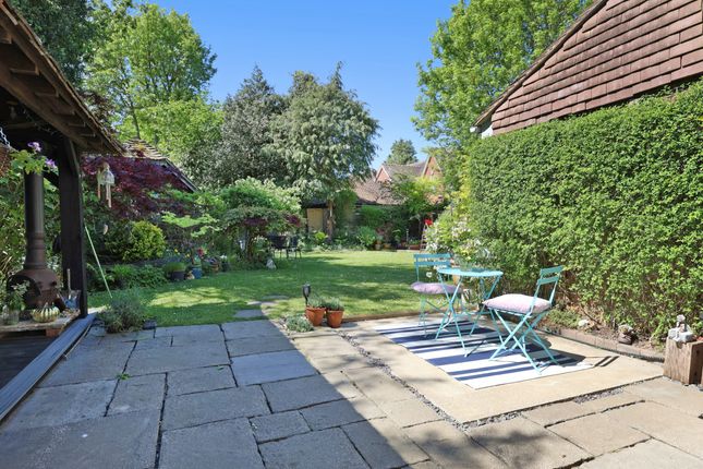 1, Yew Tree Road, Horley photo 2