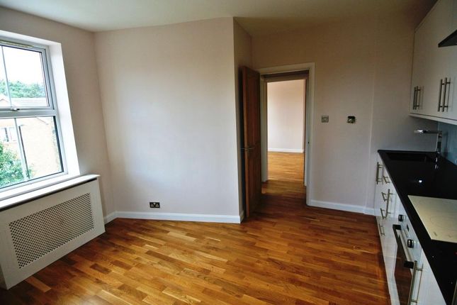 Flat for sale in Ladywell Road, Ladywell Village