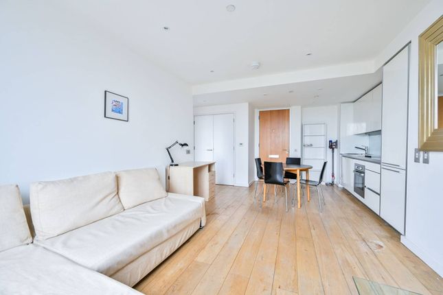 Flat for sale in Walworth Road, Elephant And Castle, London