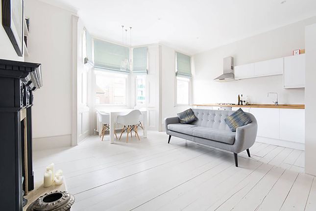 Flat for sale in Cornwall Crescent, Notting Hill, London