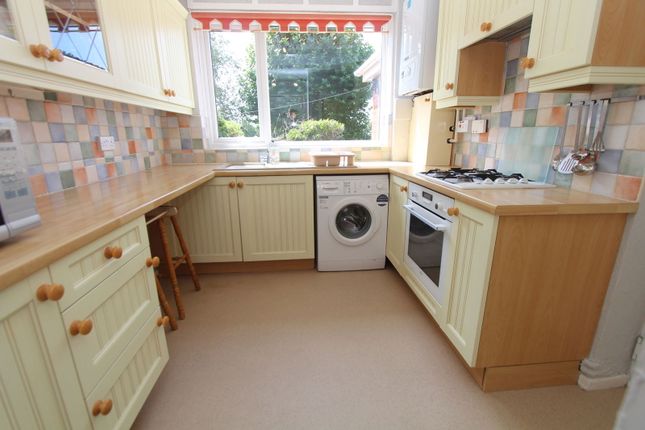 9, Brandon Way, Brierley Hill photo 2