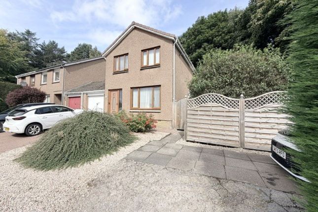 46 Lennox Court, Glenrothes photo 2