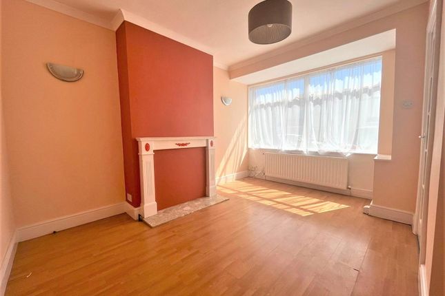 31, Oakleigh Road, Uxbridge photo 3