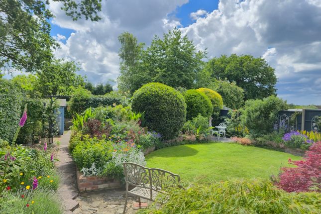 30 Oakham Drive, Coalville photo 3