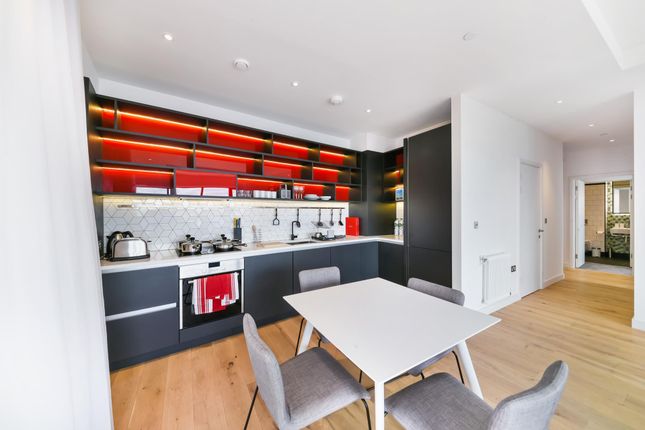 Flat for sale in Modena House, Lyell Street, London City Island