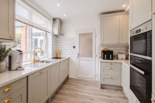 62, Cypress Grove, Swindon photo 2