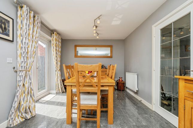 5, Somme Crescent, Worcester photo 4