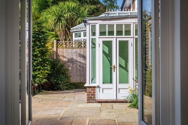 Detached house to rent in Ref: Se - Raglan Road, Reigate