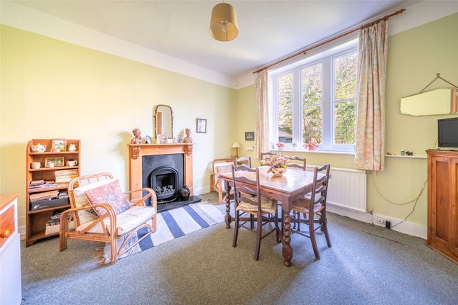 11, Birkheads Road, Surrey photo 3