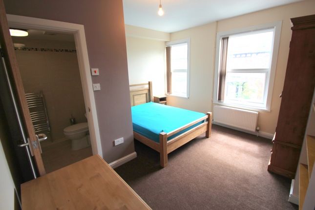 Ashville Terrace Hyde Park, Leeds photo 2