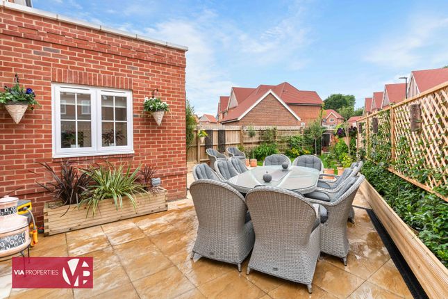 2, Scholars Avenue, Broxbourne photo 2