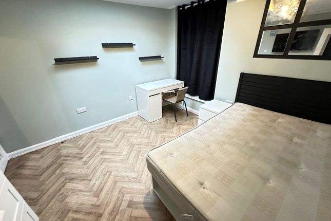 En Suite 2, 76 Park Street, Bedfordshire photo 3