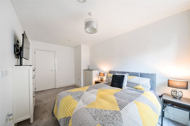 Garnet Place, West Drayton photo 3