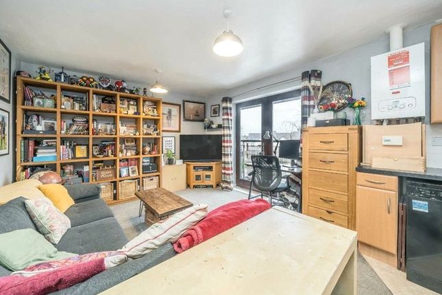 18, Vanquish Close, Twickenham photo 2