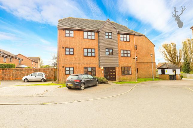 Thumbnail Flat for sale in Orchid Close, Abridge, Romford