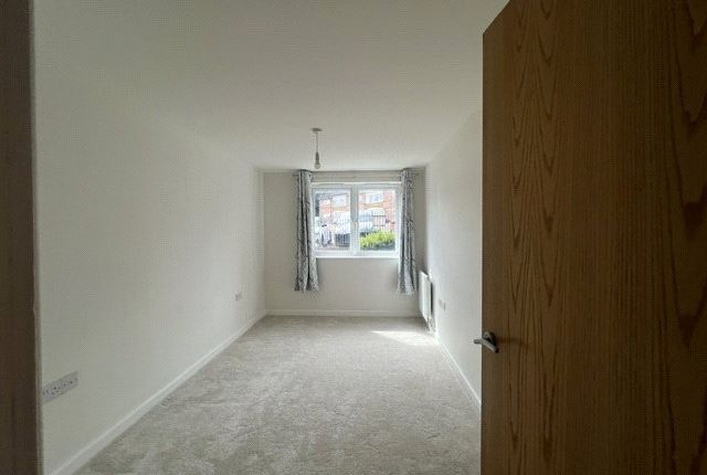 75, Windrush Drive, Buckinghamshire photo 2