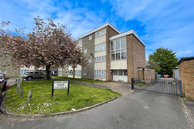 Thumbnail Flat for sale in Sandland Close, Dunstable