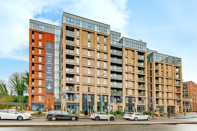Thumbnail Penthouse for sale in Marketfield Way, Redhill