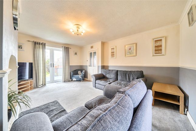 37, Moorcroft Avenue, Huddersfield photo 4