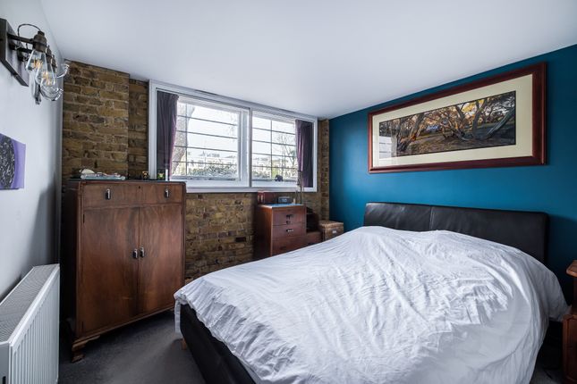 Mews house for sale in St Gabriels Manor, Camberwell
